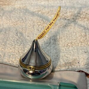 Silver Kisses Decorative Trinket Box - Silver music 🎶 box